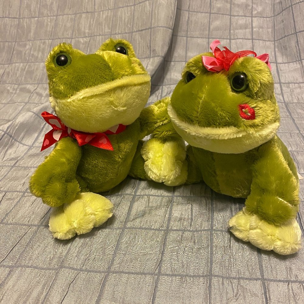 Dan Dee collection Kissing frogs stuffed plush animal